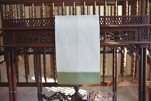 White Hemsitch Guest Towel with Tea Green border. 14"x22" - Click Image to Close